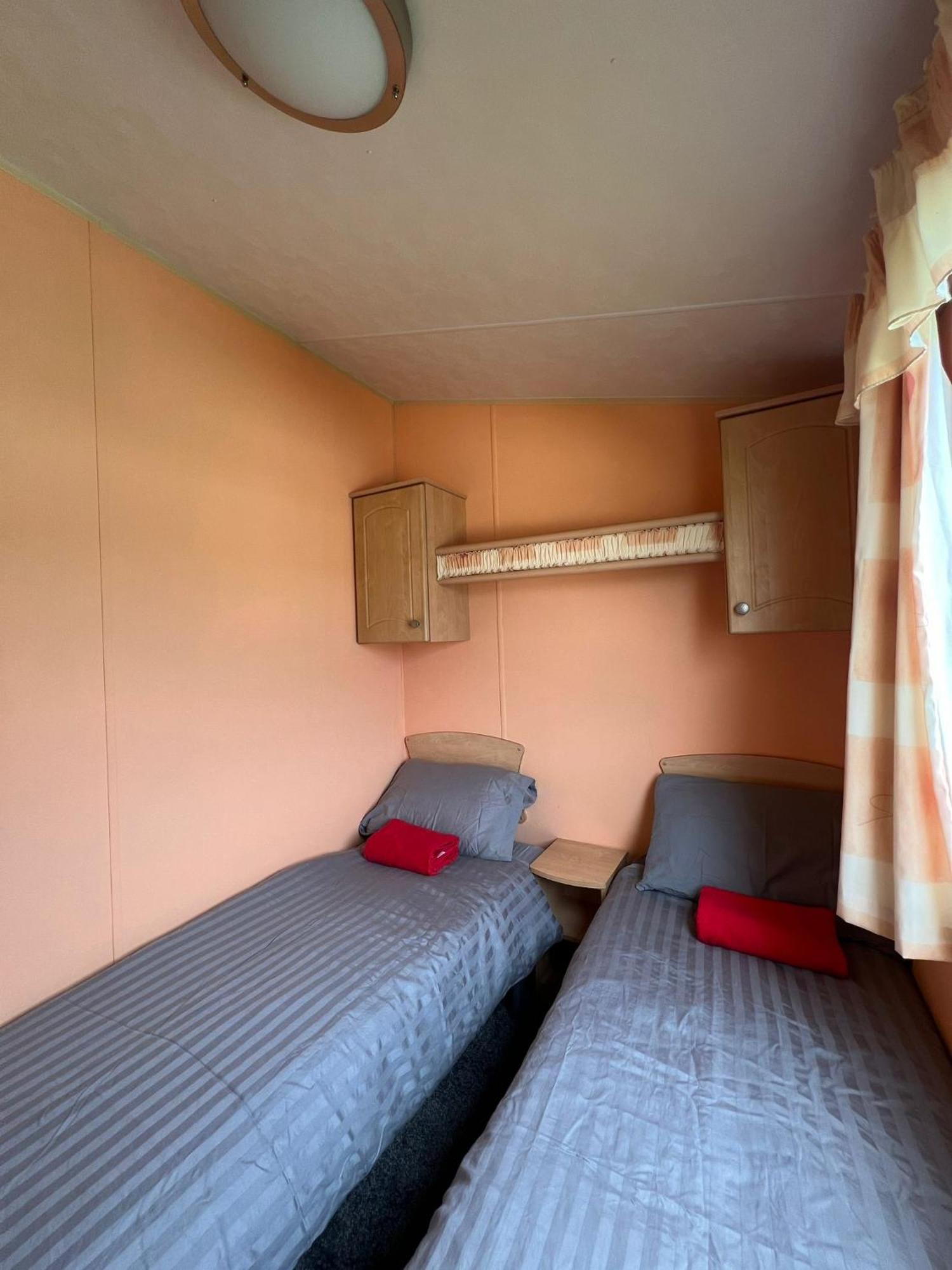 Light And Airy 2 Bedroom Mobile Home 애버리스트위스 외부 사진