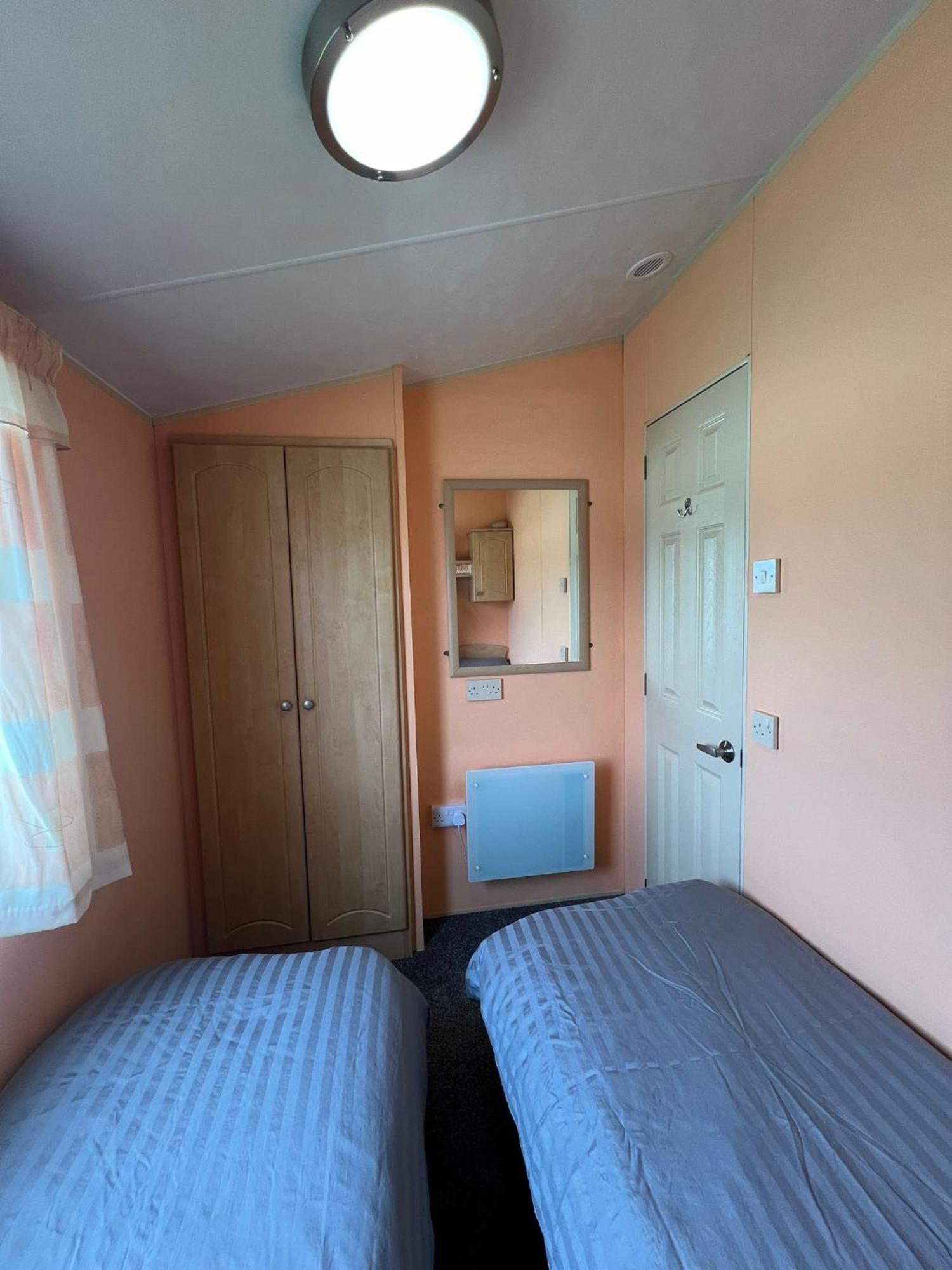 Light And Airy 2 Bedroom Mobile Home 애버리스트위스 외부 사진